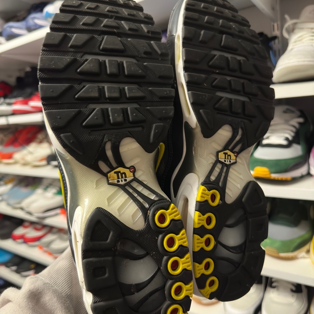 Nike Air Max Plus Bumble Bee - Picture 9 of 9